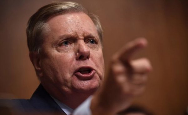 智策管家 美参议员威胁俄方50天内达成和平协议，否则下场参考伊朗