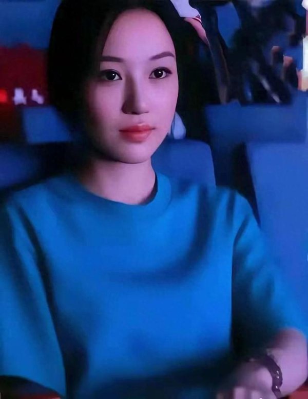 天臣配资 李嫣太美啦！一双迷人的大眼睛，高高的鼻梁，好漂亮的美女